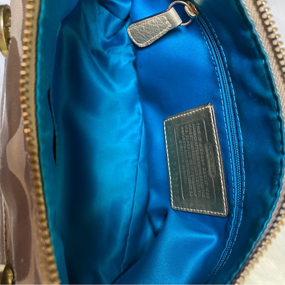 Coach Signature Beige shoulder Handbag - Picture 13 of 15